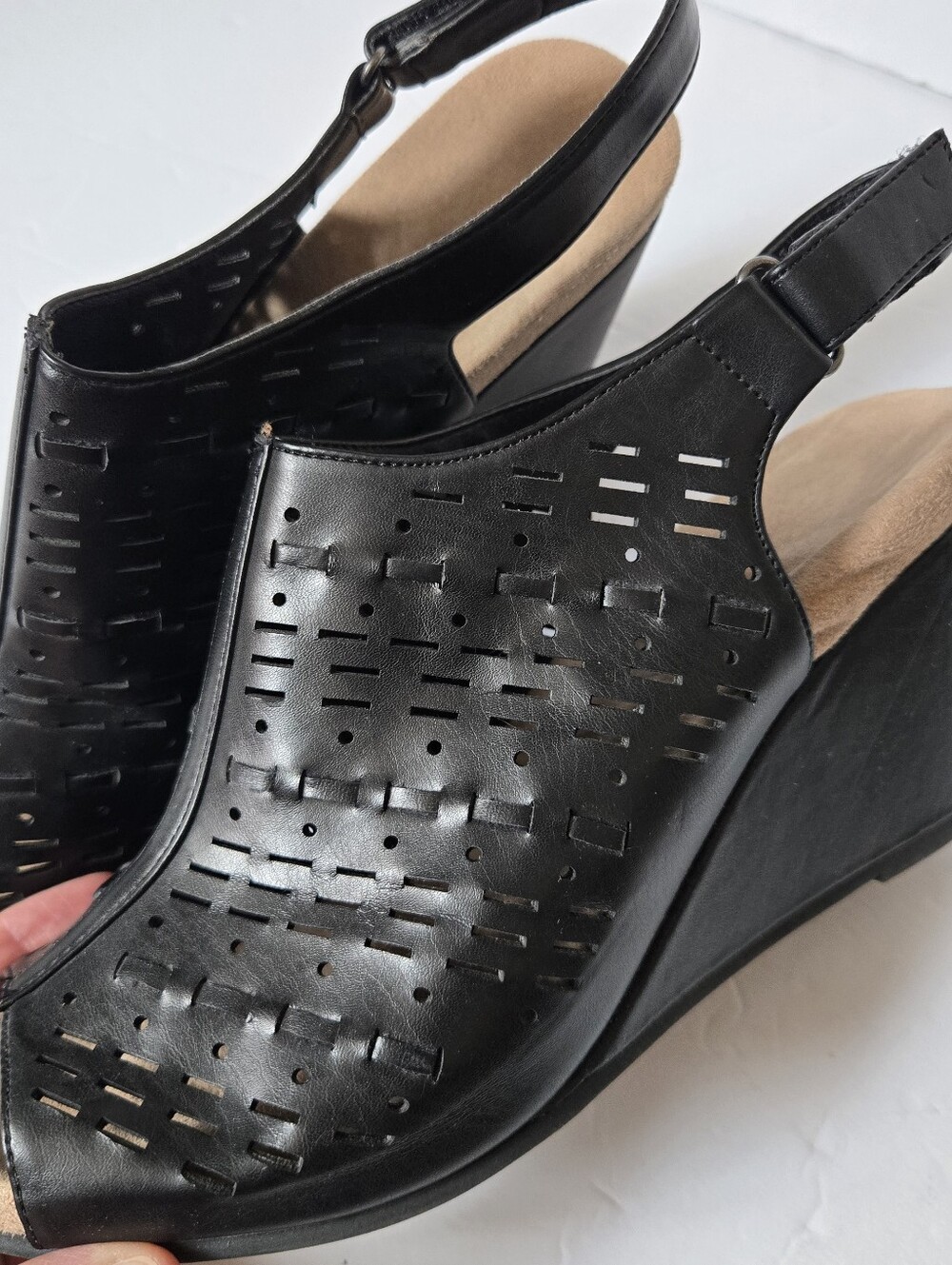 Women’s Black Cut Out Wedge Sandals Ankle strap Size 11 Chinese Laundry - Picture 15 of 17